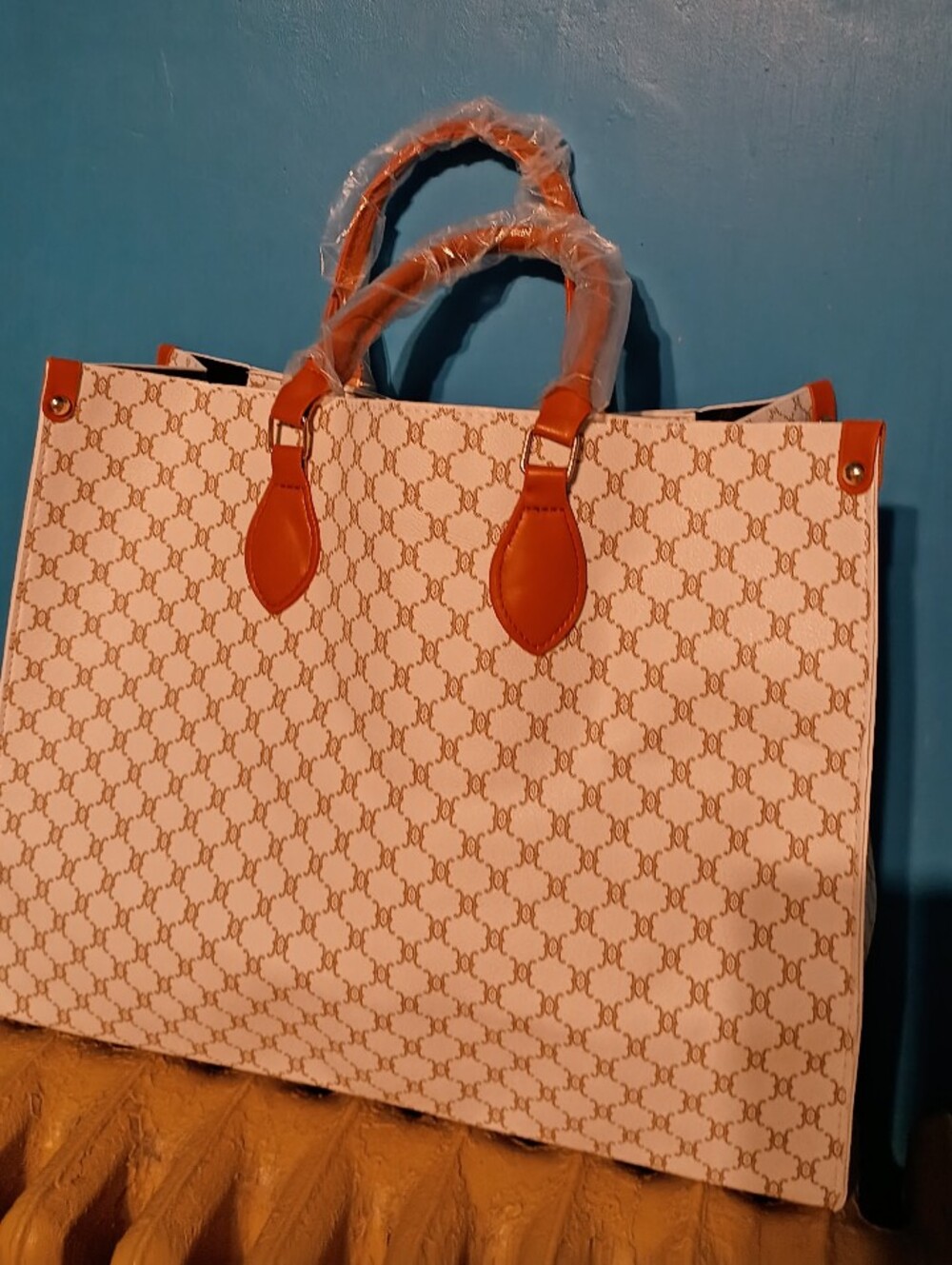 New and Unused Lightweight PU Leather Women's FashioHandbag
